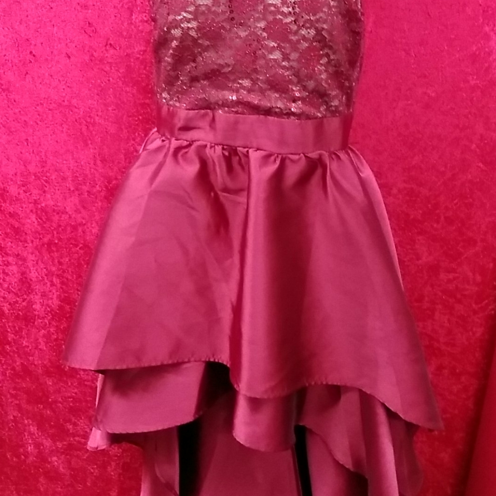 Dresses - Picture 2 of 4